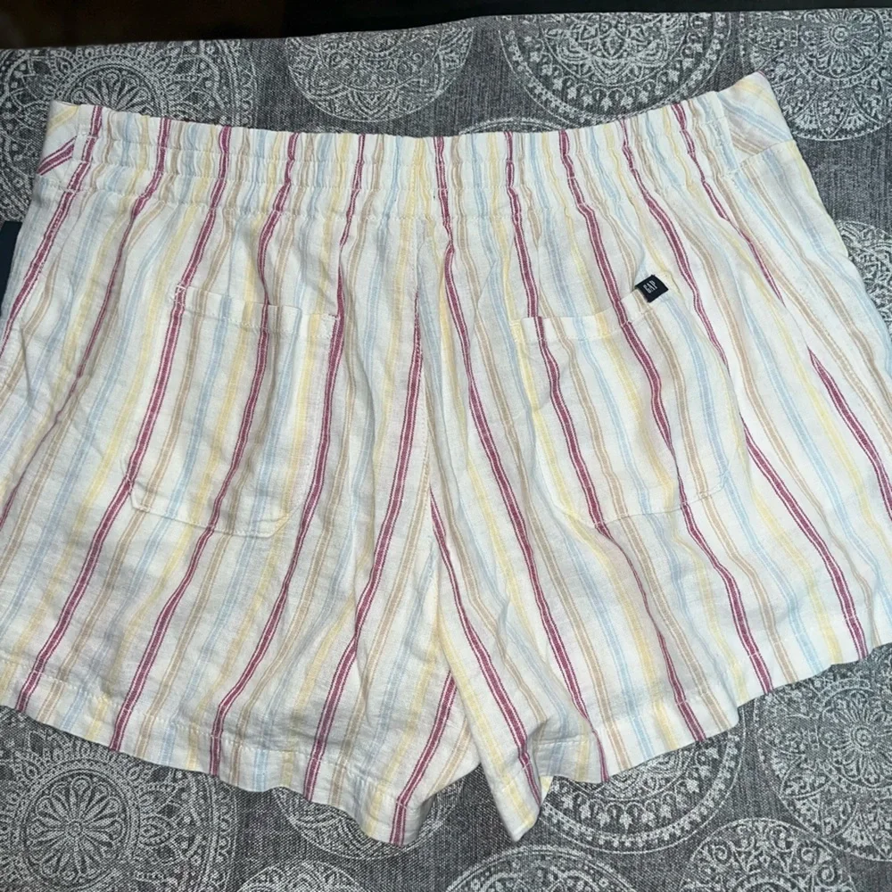 NWT Gap Ladies Linen Lightweight Breathable Pull On Elastic Waistband Short